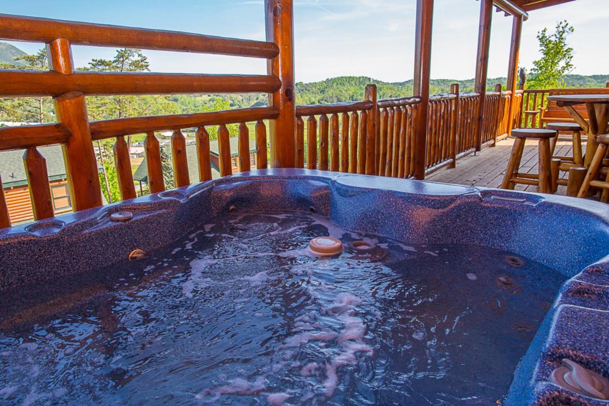 Misty Mountain Hideaway, 3 Bedrooms, Sleeps 10, Pool Access, Wifi พิเจนฟอร์จ ภายนอก รูปภาพ