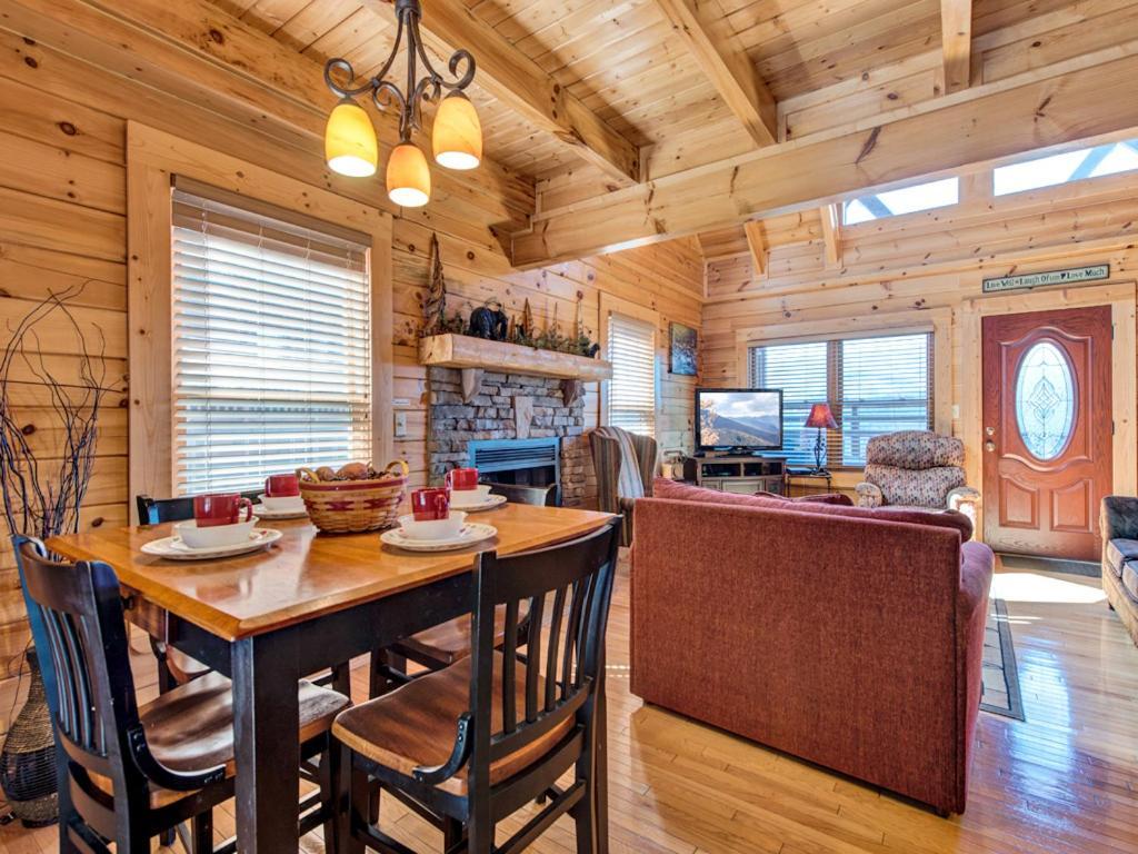 Misty Mountain Hideaway Apartment พิเจนฟอร์จ ภายนอก รูปภาพ